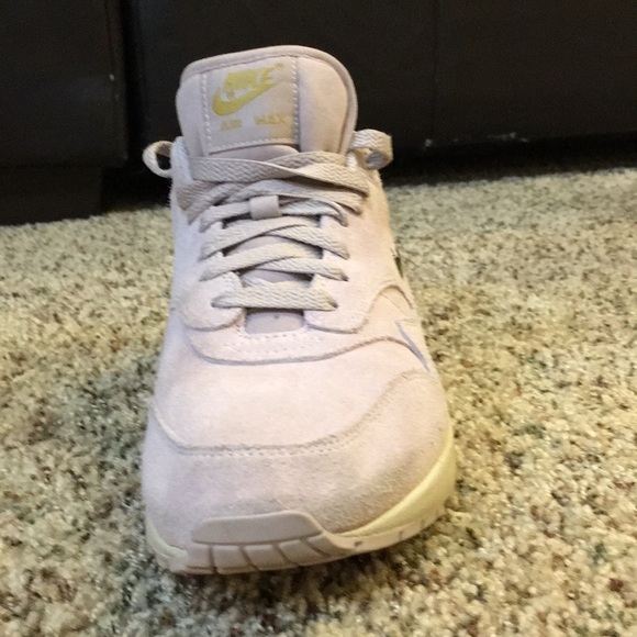 Suede Nike air max’s with burgundy color! - Picture 3 of 5